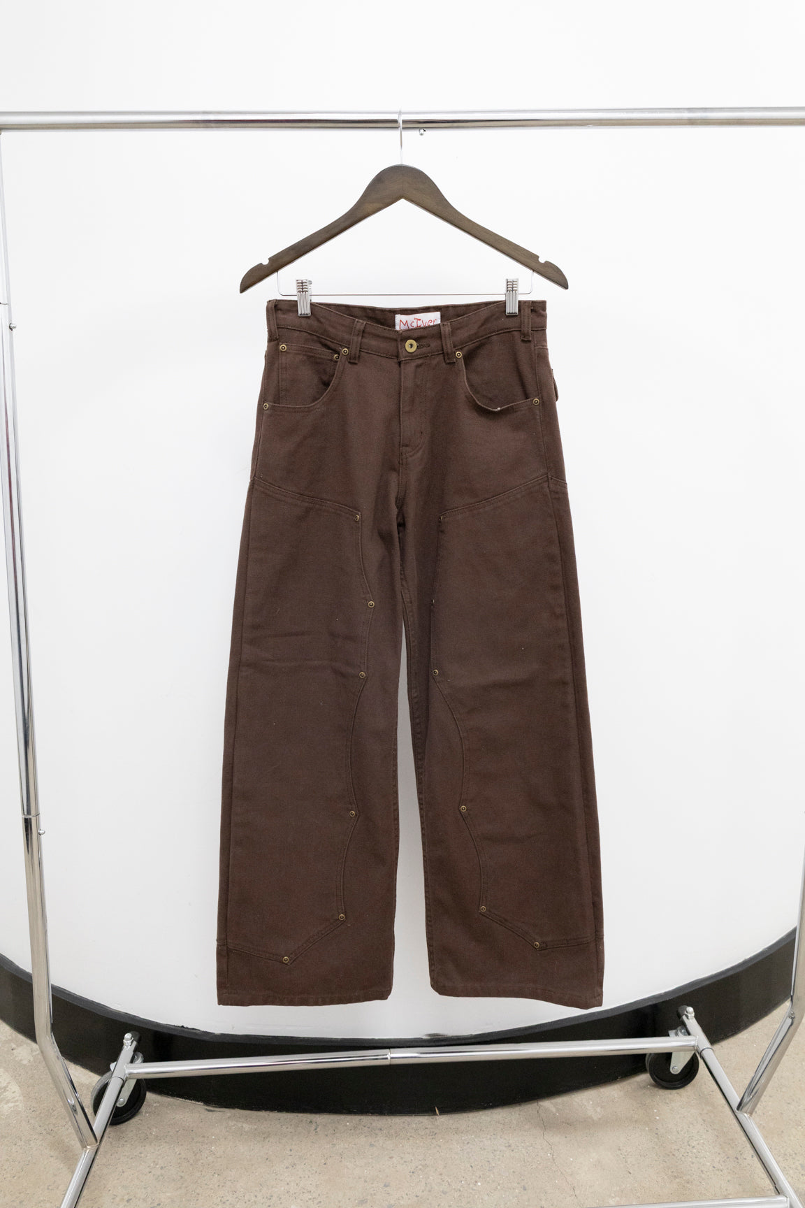 Quad Knee brown canvas sample